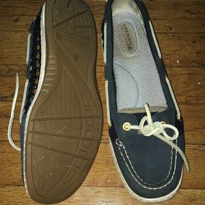 Sperry used 9 1/2 boat shoes